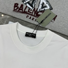 Новая модная футболка от Balenciaga. У