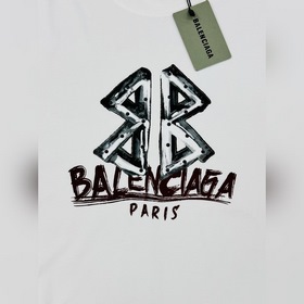 Новая модная футболка от Balenciaga. У