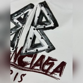 Новая модная футболка от Balenciaga. У