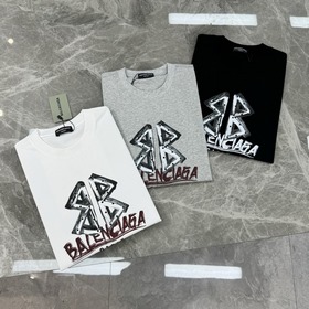 Новая модная футболка от Balenciaga. У