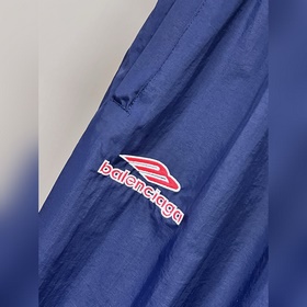 Новая весенняя коллекция Balenciaga： к