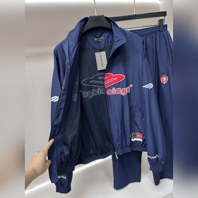 Новая весенняя коллекция Balenciaga： к