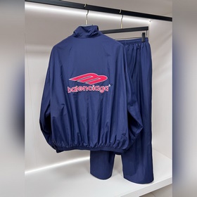 Новая весенняя коллекция Balenciaga： к