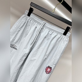 Новая весенняя коллекция Balenciaga： к