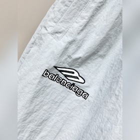 Новая весенняя коллекция Balenciaga： к
