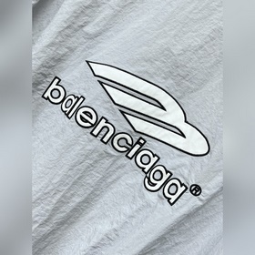 Новая весенняя коллекция Balenciaga： к