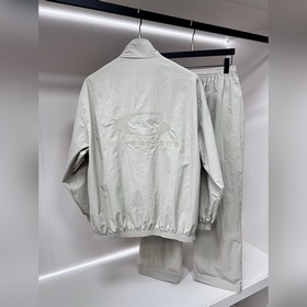 Новая весенняя коллекция Balenciaga： к