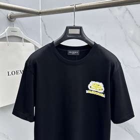 Balenciaga： новая модель с принтом на 