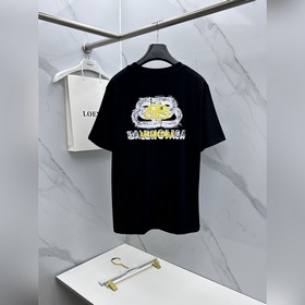 Balenciaga： новая модель с принтом на 