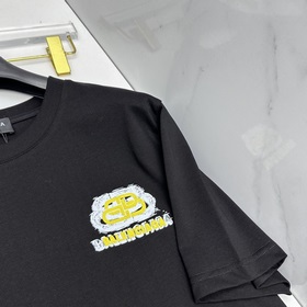 Balenciaga： новая модель с принтом на 