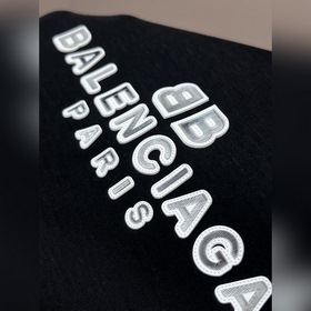 Balenciagga Paris： новая весенняя колл