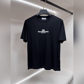 Balenciagga Paris： новая весенняя колл