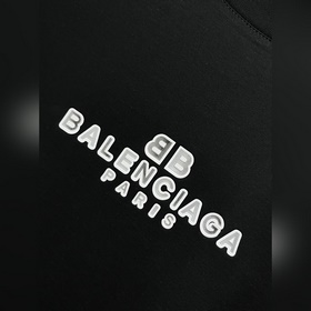 Balenciagga Paris： новая весенняя колл