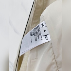 Balenciaga представила новую весеннюю 