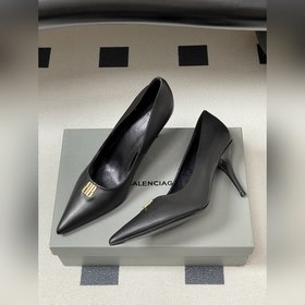 Новая коллекция Balenciaga весна-лето 