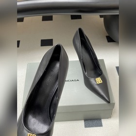 Новая коллекция Balenciaga весна-лето 