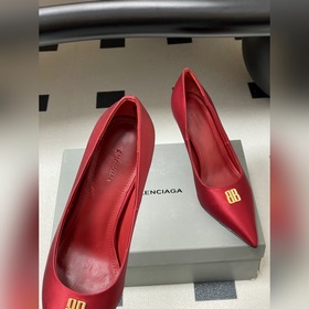 Новая коллекция Balenciaga весна-лето 