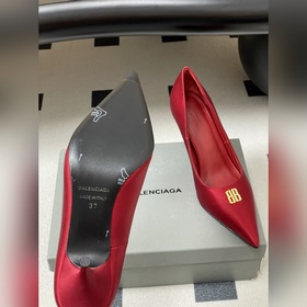 Новая коллекция Balenciaga весна-лето 