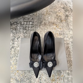 BALENCIAGA 26FW — изящные туфли Мат