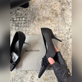 BALENCIAGA 26FW — изящные туфли Мат