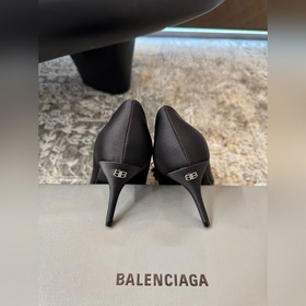BALENCIAGA 26FW — изящные туфли Мат