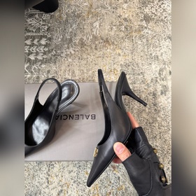 BALENCIAGA 26FW — изящные туфли Мат