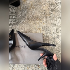 BALENCIAGA 26FW — изящные туфли Мат