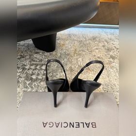 BALENCIAGA 26FW — изящные туфли Мат