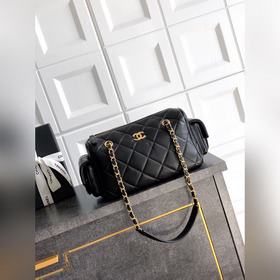 Сумка CHANEL из овечьей кожи в форме б