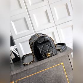 Сумка CHANEL из овечьей кожи в форме б