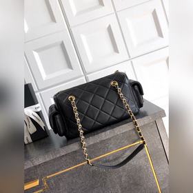 Сумка CHANEL из овечьей кожи в форме б