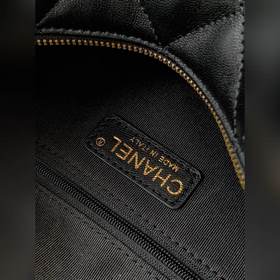 Сумка CHANEL из овечьей кожи в форме б