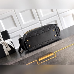 Сумка CHANEL «Боулинг» из кожи цвета «