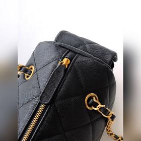 Сумка CHANEL «Боулинг» из кожи цвета «