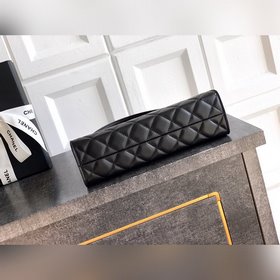 Черная сумка CHANEL 26x сияет звездным