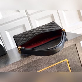 Черная сумка CHANEL 26x сияет звездным