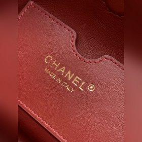Черная сумка CHANEL 26x сияет звездным