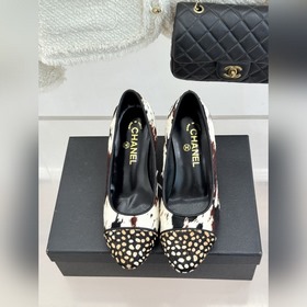 Сандалии CHANEL из серии «Double C Pat