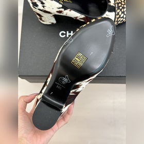 Сандалии CHANEL из серии «Double C Pat