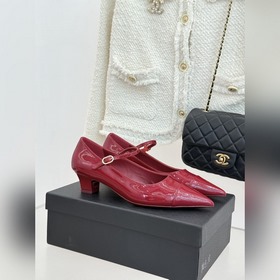 Двухцветные туфли-мери-джейн CHANEL с