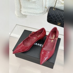 Двухцветные туфли-мери-джейн CHANEL с 