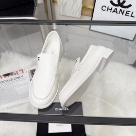 Модель лодочек CHANEL из новой коллекц