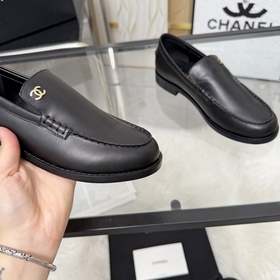 Модель лодочек CHANEL из новой коллекц