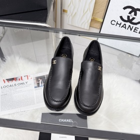 Модель лодочек CHANEL из новой коллекц
