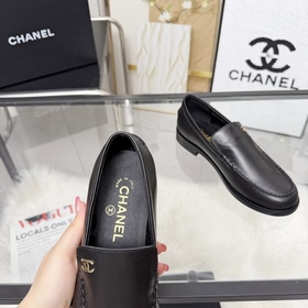 Модель лодочек CHANEL из новой коллекц
