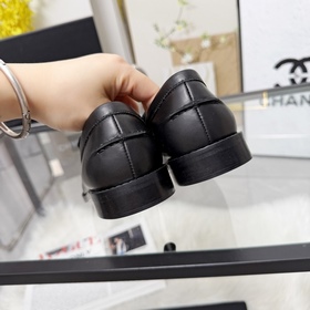 Модель лодочек CHANEL из новой коллекц