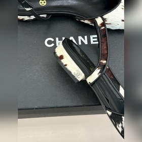 Сандалии CHANEL из серии «Double C Pat