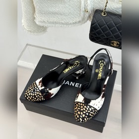 Сандалии CHANEL из серии «Double C Pat