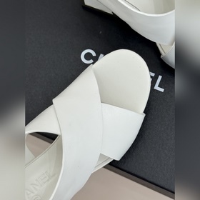 CHANEL — классические сандалии на толс