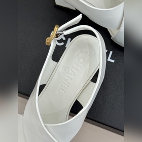 CHANEL — классические сандалии на толс